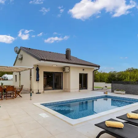 Shaula 2 By Guide Villa