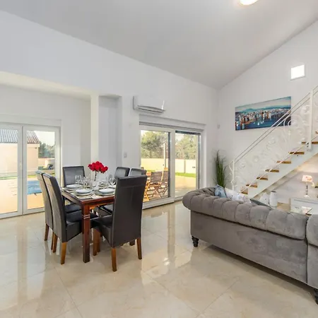 Shaula 2 By Guide Villa *