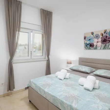 Vila Shaula 2 By Guide