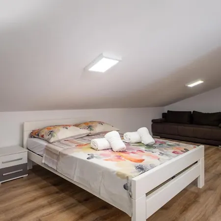 Shaula 2 By Guide Villa