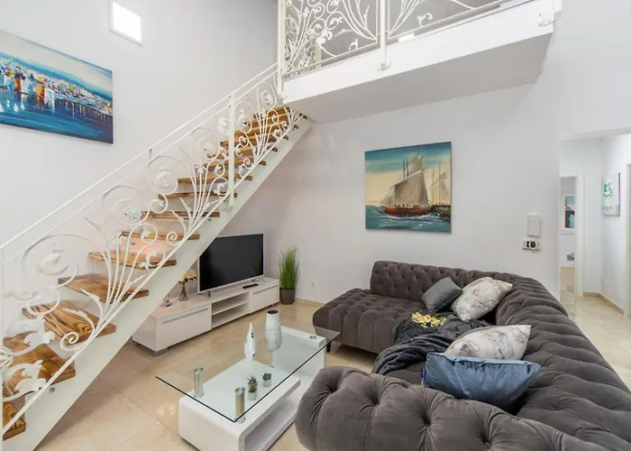 Villa Shaula 2 By Guide