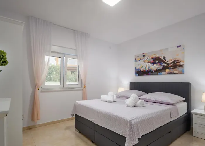 Shaula 2 By Guide Šibenik